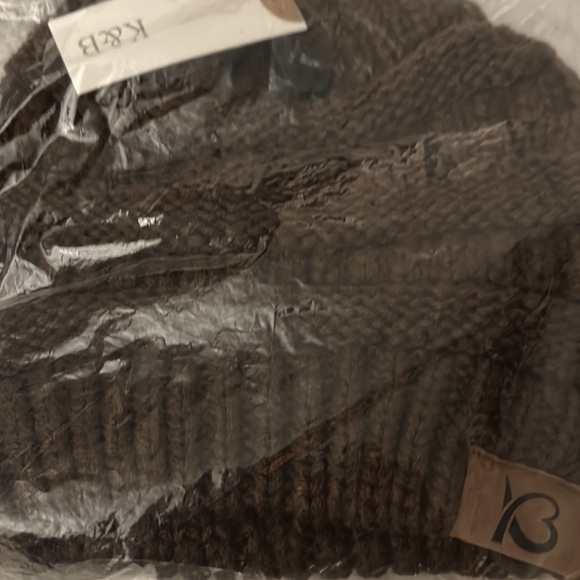 Cable Knit Ribbed Beanie - Picture 5 of 5